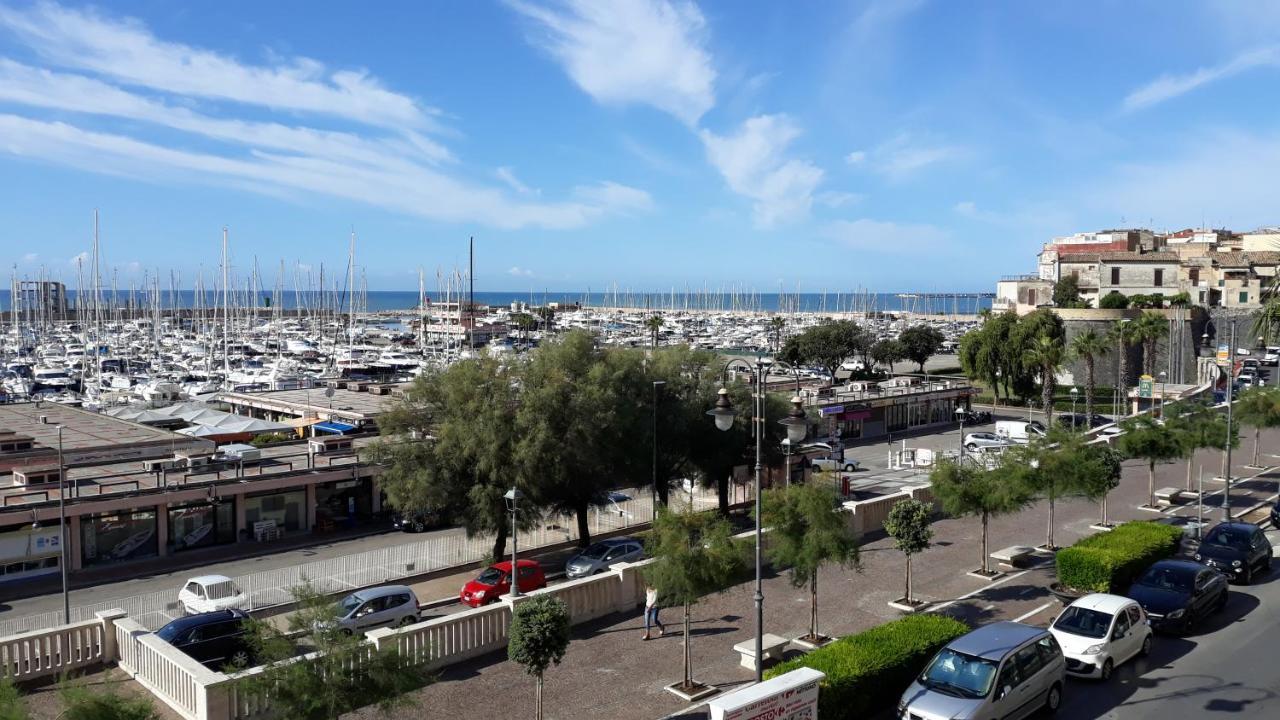 Spazioso Sul Lungomare Di Nettuno