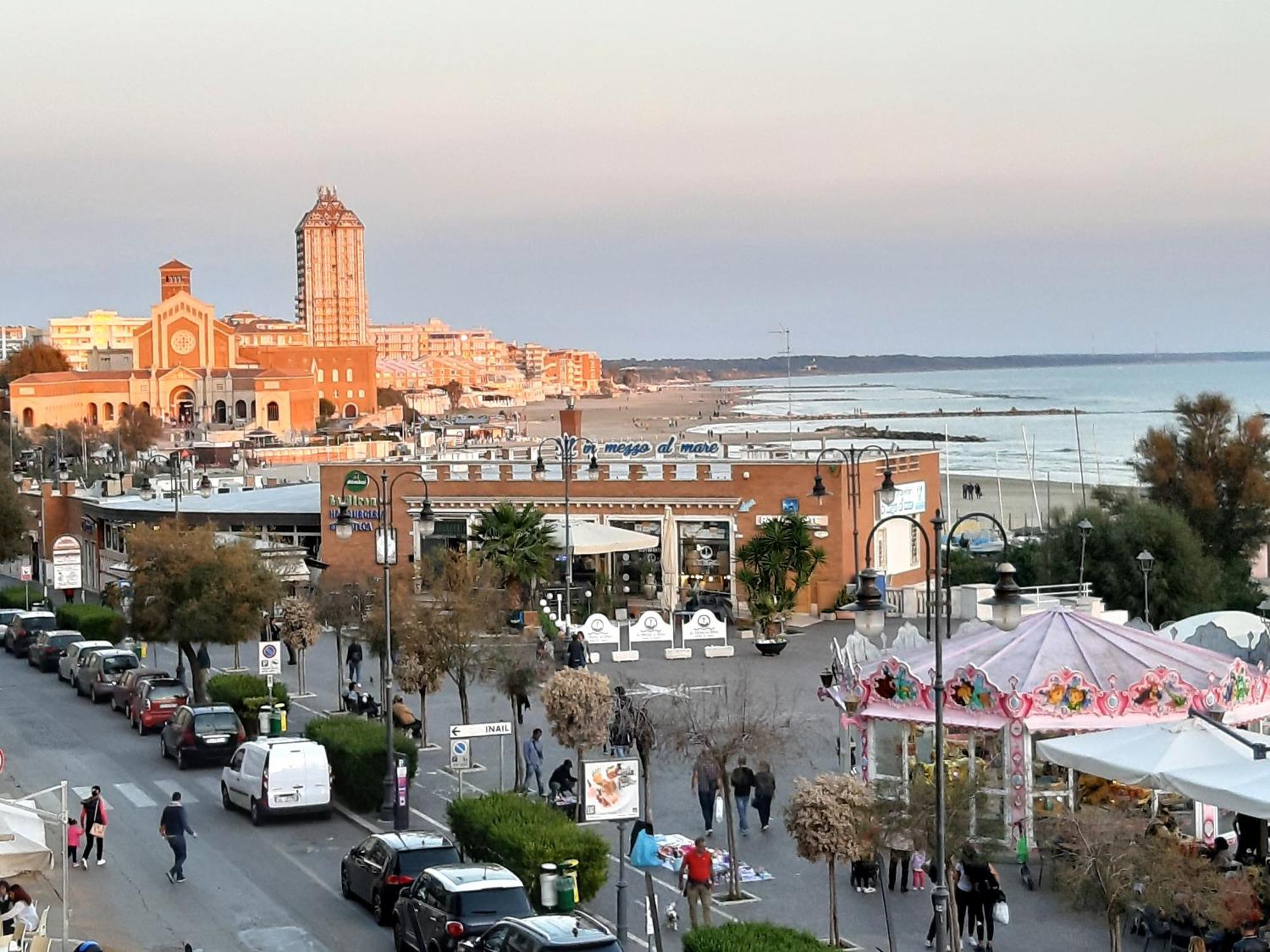 Spazioso Sul Lungomare Di * Nettuno