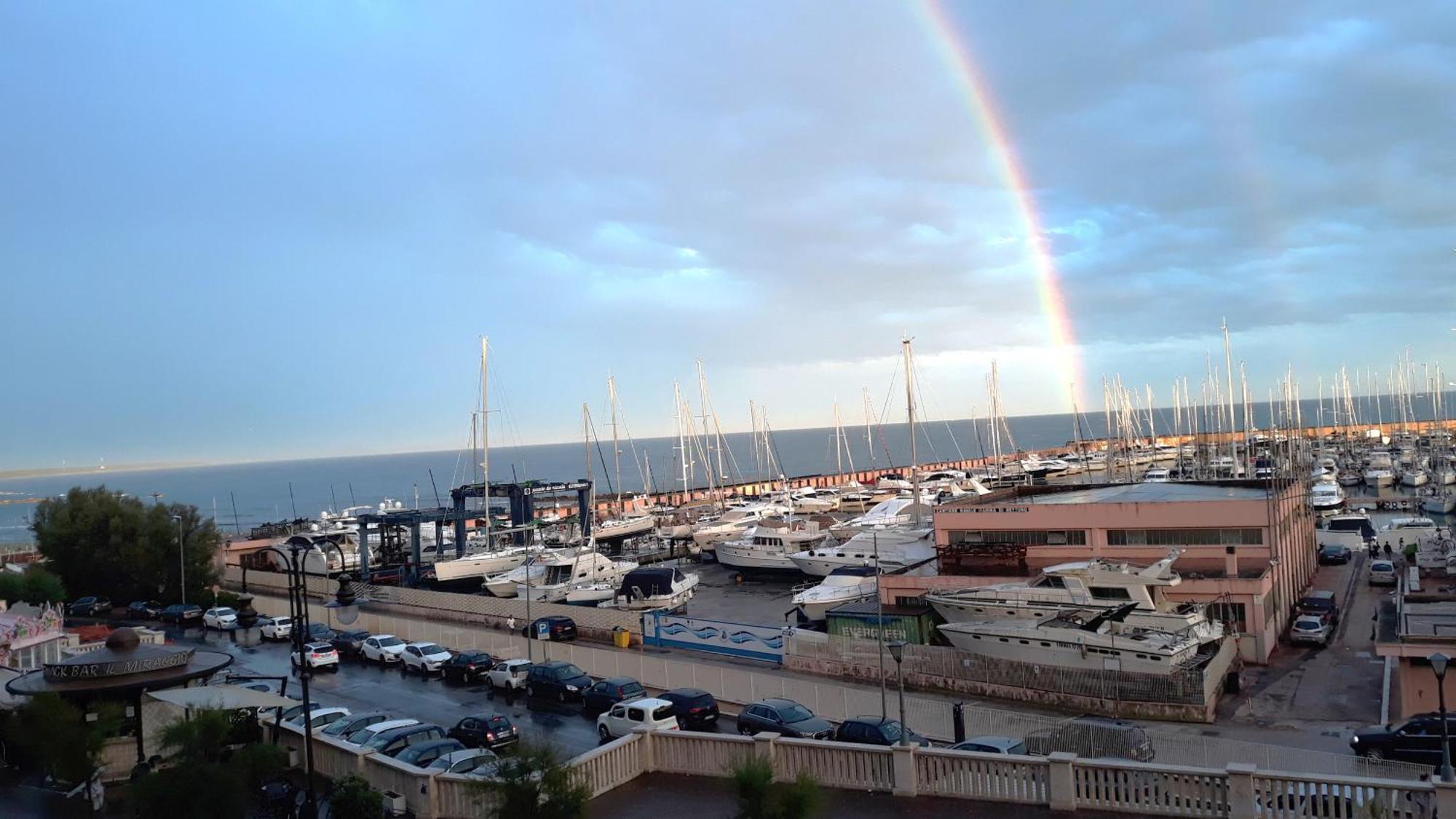 Apartamento Spazioso Sul Lungomare Di *