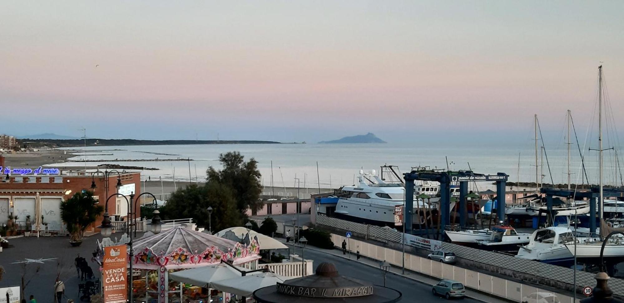 Apartment Spazioso Sul Lungomare Di Nettuno